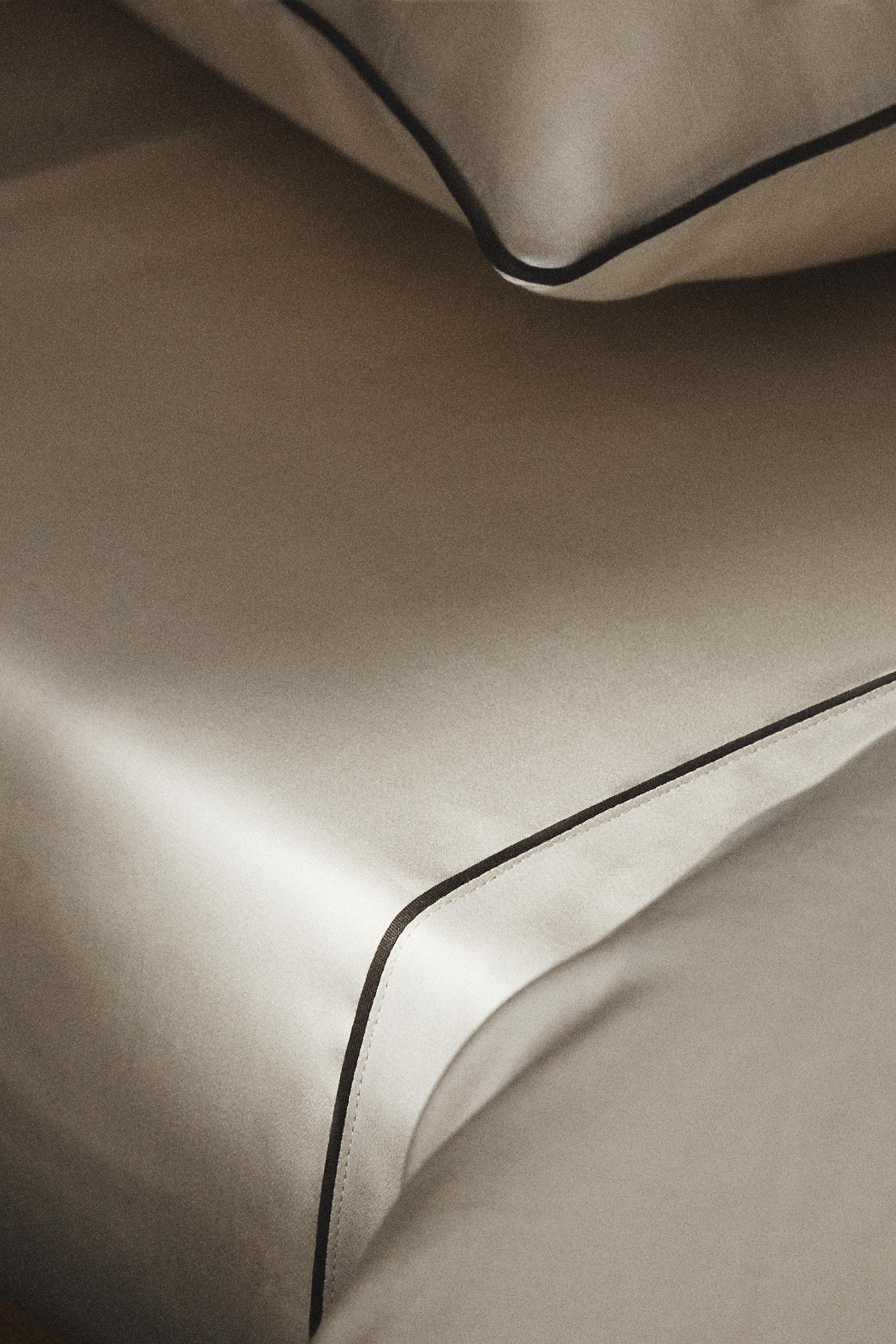 DRAP PLAT SATIN PASSEPOIL